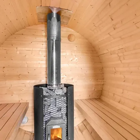 Дом отдыха Lovely In With Sauna Тистед